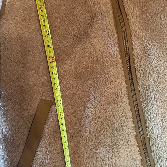The north face Wmns tan sherpa style zip up vest high neck pockets Sz large - Picture 11 of 12